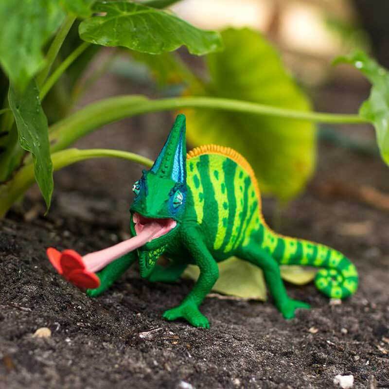 Safari - Veiled Chameleon - Incredible Creatures - Village Toys